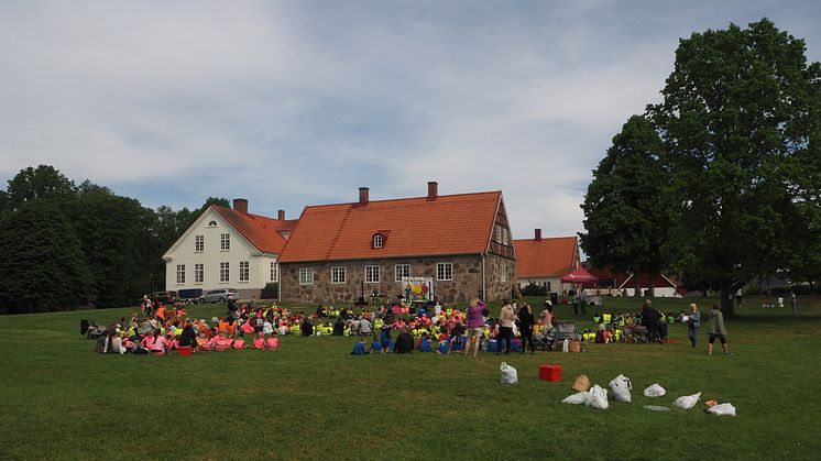 450 förskolebarn deltog när Hässleholm Miljö anordnade skräpplockarfest i maj. 