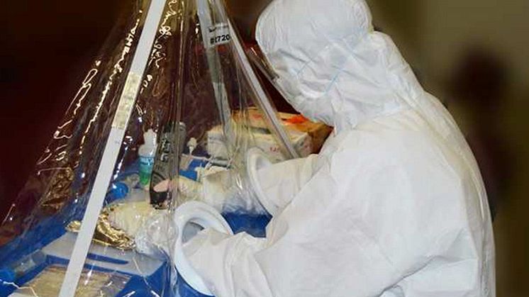 Dr. Helena Malmström conducting on-site sampling of bone matrial in a mobil sampling lab.