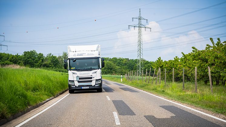 Für die Schulungsfahrt der Lkw-Fahrer von Bona diente eine topografisch und verkehrstechnisch abwechslungsreiche Strecke rund um Koblenz.