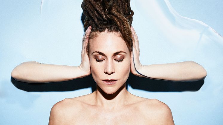 ​Mariette kickstartar sommaren med singeln ”Louder”
