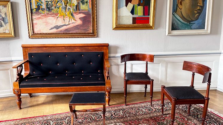En række danske kunstnermøbler fra kunsthistoriker Hans Edvard Nørregaard-Nielsens private samling kommer på auktion hos Bruun Rasmussen.