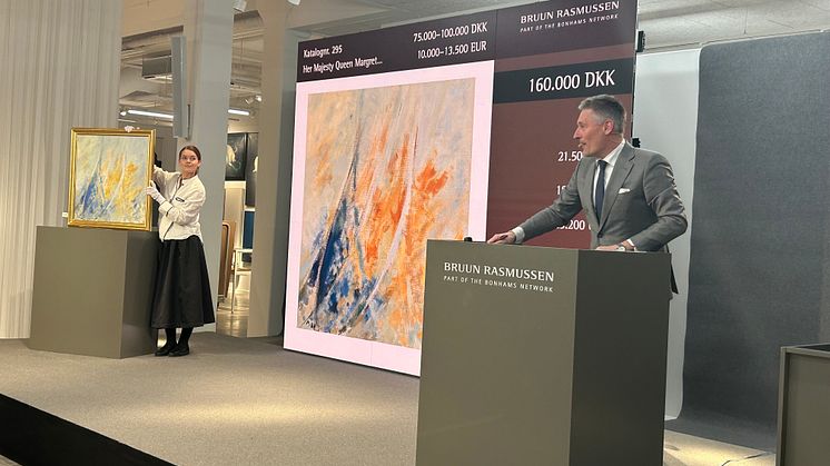 Et maleri af H.M. Dronning Margrethe II blev tirsdag aften solgt for 160.000 kr. ﻿﻿hos Bruun Rasmussen.