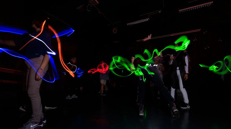 Livserfarenhet och olika bakgrund färgsätter Moving Queens of Biskopsgårdens dansföreställning. Foto: SDF Västra Hisingen 