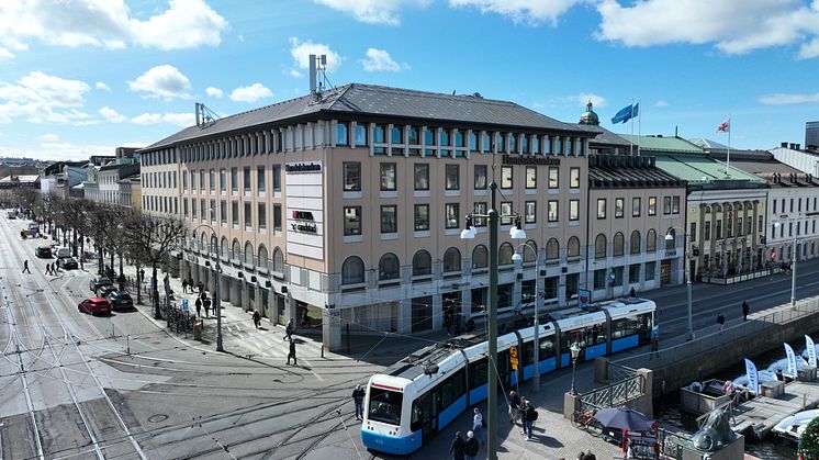 Under början av året har Wallenstams fastighet på Östra Hamngatan 23-27 i Göteborg certifierats till nivå guld enligt Miljöbyggnad iDrift. Samtidigt pågår en rad energieffektiviseringsprojekt i befintliga fastigheter i båda regioner.