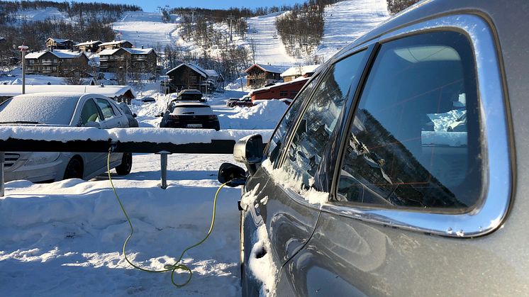 Vid bytorget i Ramundberget finns totalt 46 destinationsladdplatser för elbilar. 