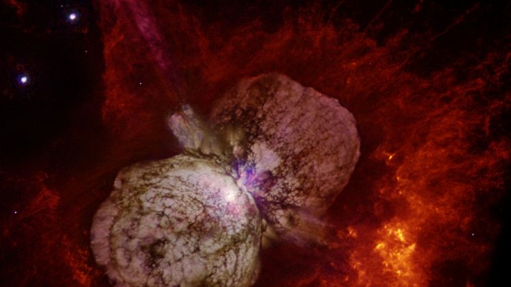 Eta Carinae är en mycket stor och ljusstark stjärna som  omsluts av ett stort och ljusstarkt gasmoln, en nebulosa  Foto: Nathan Smith, Jon Morse och NASA