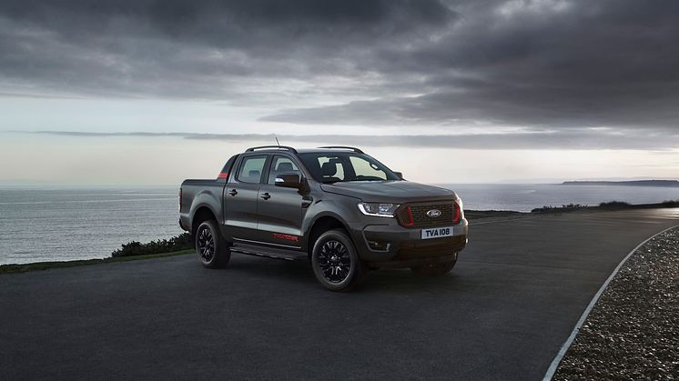 Uusi Ford Ranger Thunder tuo Euroopan suosituimpaan pick-up -malliin dramaattista tyyliä ja huikean varustetason