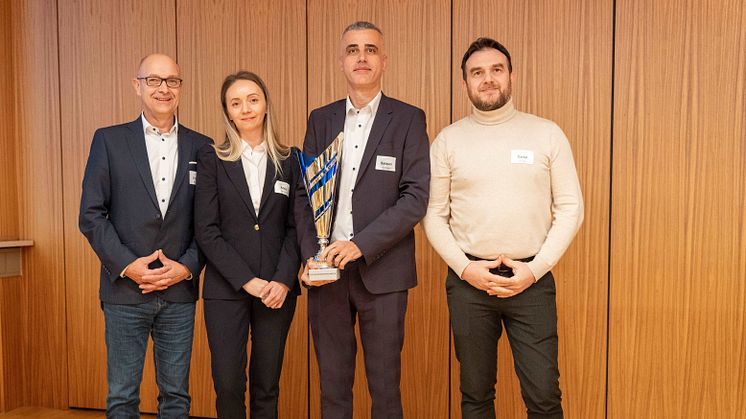 Von links nach rechts: Geschäftsführer Frank Gilpert, Anca Petra, Salwan Alkuti, Damir Radovanac