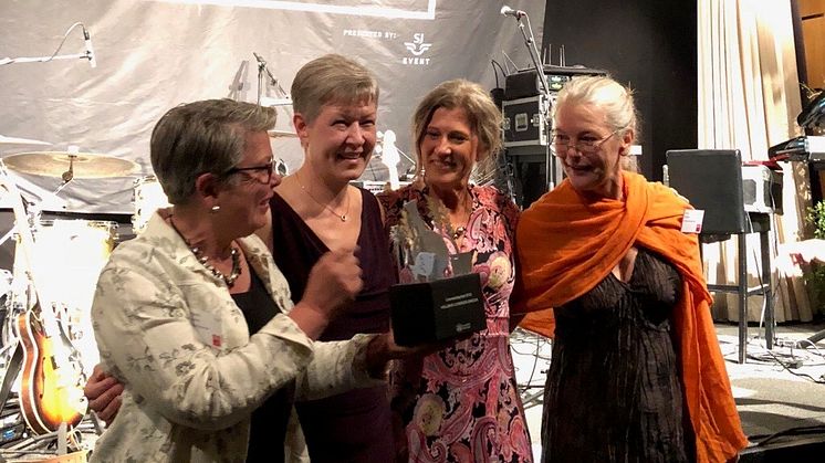 Polarbröds Carina Roos tar emot Livsmedelspriset 2018 tillsammans med andra initiativtagare till Hållbar Livsmedelskedja