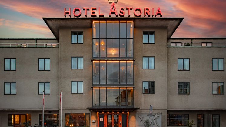 Med sin sentrale beliggenhet nær shopping, restauranter, severdigheter og transportmuligheter er Hotel Astoria et godt utgangspunkt for alle som ønsker unik overnatting på den beste adressen.