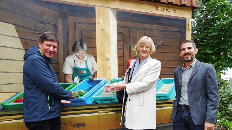 Kunst am Trafo: Spargelverkauf am Trafohaus in Schrobenhausen