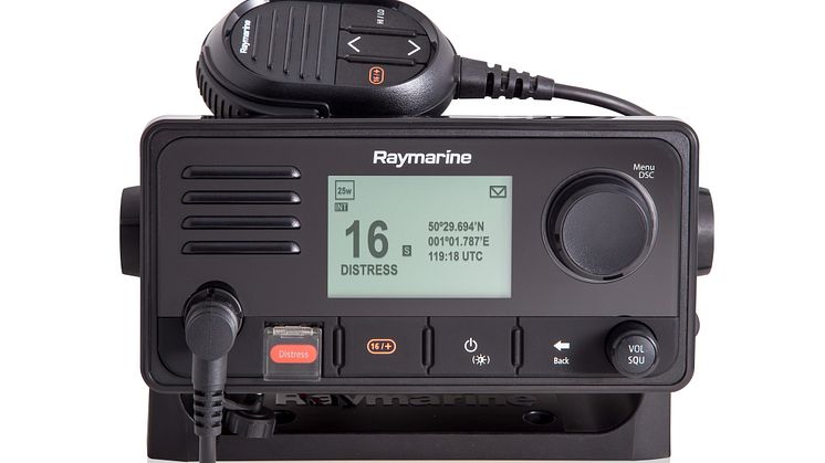 Kompakte Ray53, fullstørrelse Ray63 og multifunksjonelle Ray73 med AIS er komplette VHF-båtradioer med klasse D digitalt DSC.