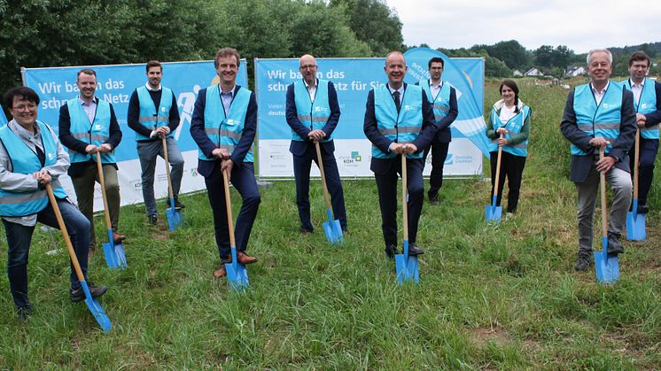 Spatenstich zum geförderten Glasfaserausbau im Kreis Olpe