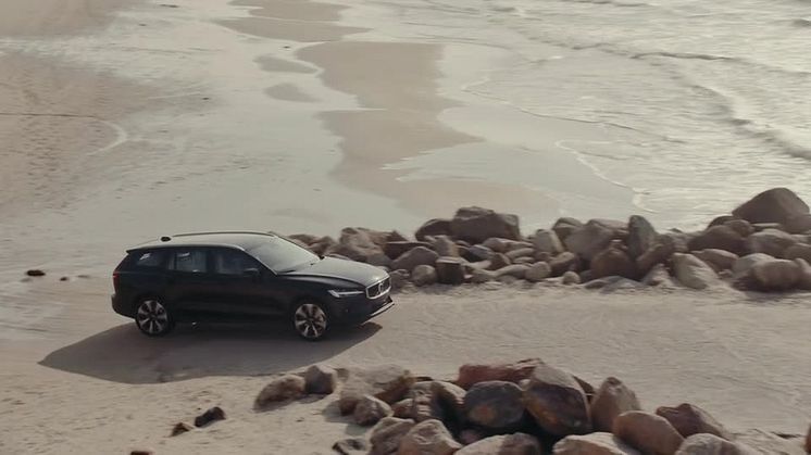 V60_Cross_Country_B5_AWD_Onyx_Black.mp4