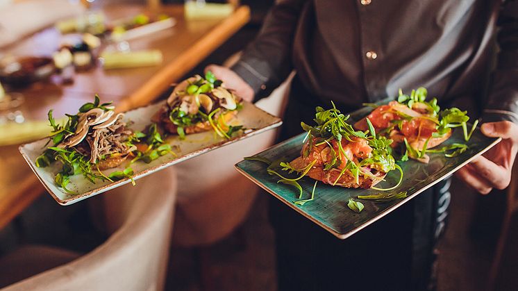 En fin middag på restaurang står högt på önskelistan hos några av våra gruppbostäder. Foto: Getty Images