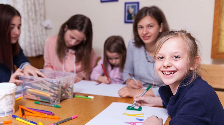 Freude haben und Gutes tun: Gemeinsam mit den Gästen unterstützt Maritim mit der Aktion "JubelBecher"den Verein SOS-Kinderdorf. Das Hilfswerk unterstützt Kinder, Jugendliche und Familien in erschwerten Lebenslangen.