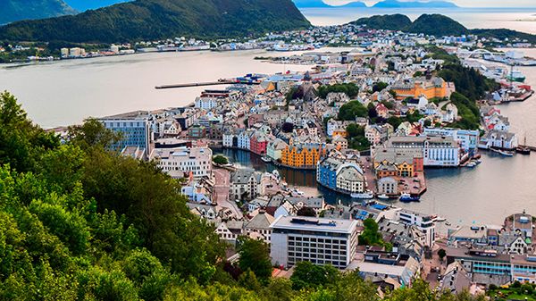 Ålesund er blant byene som nå får nyte godt av det nye 5G-nettet fra Telia.