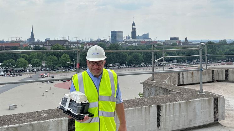 Ronny Erfurt, verantwortlicher Projektleiter und Geschäftsführer des Freiberger Architekturbüros „phase 10“, führte 40 begeisterte Architekturinteressierte durch die Bunkeraufstockung.