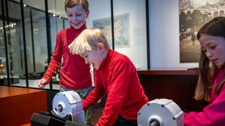 Lad mobilen med ren muskelkraft i utstillingen Energi i klimakrisens tid. Foto: Gorm Gaare