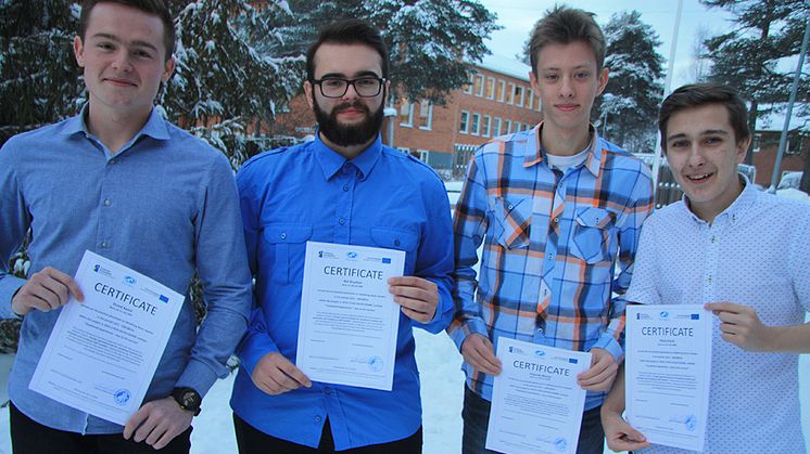 Macies Papciak, Krystian Kot, Karol Sitarz och Kamil Drozo tillhör den 20-mannagrupp av polska elever som under 3 veckor studerat på Utbildning Nord i Övertorneå. Alla har trivts bra och kommer gärna tillbaka. 