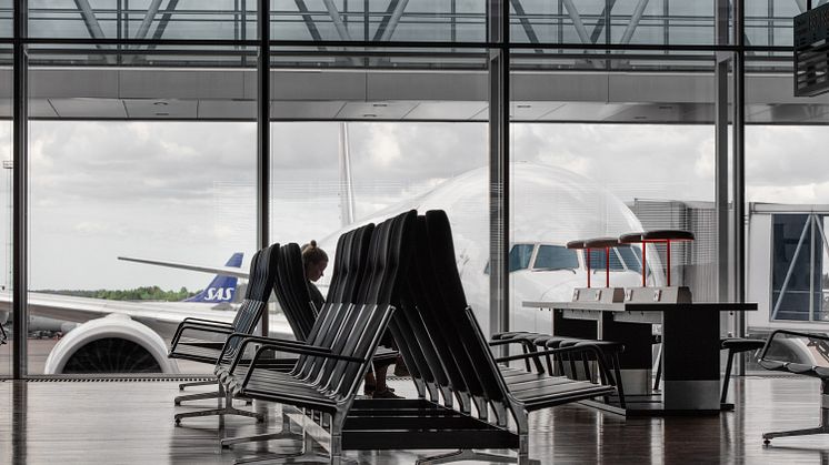 Statistics for air traffic passengers in March 2018 are illustrated by a picture of aircraft and waiting passengers. Photo: Kalle Sanner.