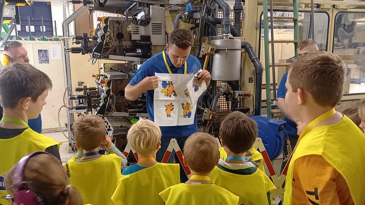 Duni nimmt zum zweiten Mal am Aktionstag "Türen auf mit der Maus" teil und öffnet die Produktion für interessierte Kinder.