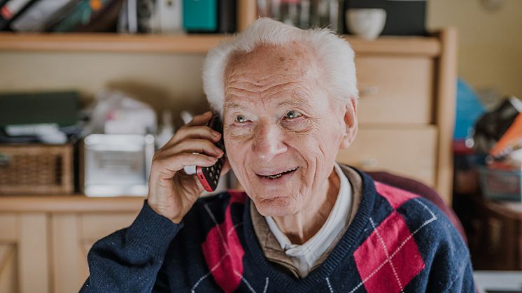 Samma nummer, 0911-69 60 00, men på nya tider; 8.30-9.15, når du som är äldre våra biståndshandläggare. Foto: Getty Images