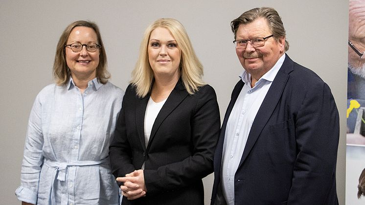 Elizabeth Hanson, socialminister Lena Hallengren och Lennart Magnusson vid fredagens möte. Foto: Jonas Nilsson