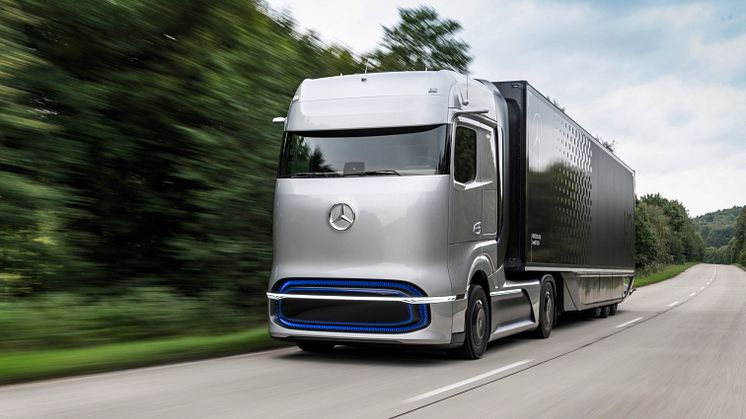 Mercedes-Benz visar lastbil som drivs med flytande väte