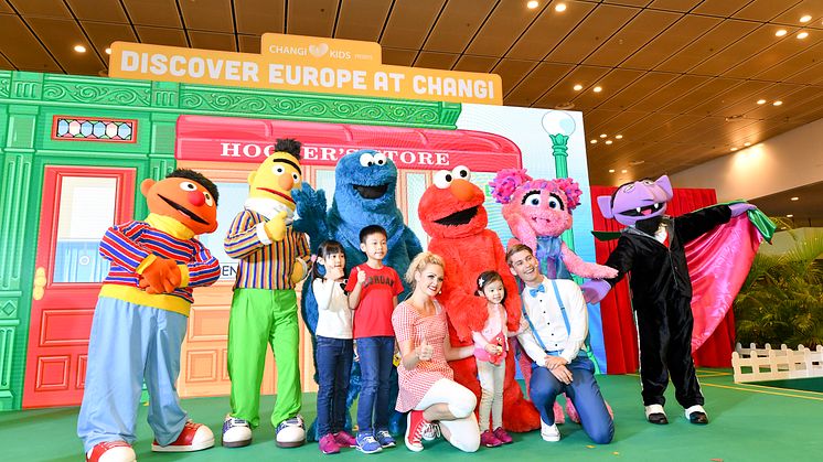 Capture moments of joy with Sesame Street characters at Meet and Greet sessions every weekend at Changi Airport.  