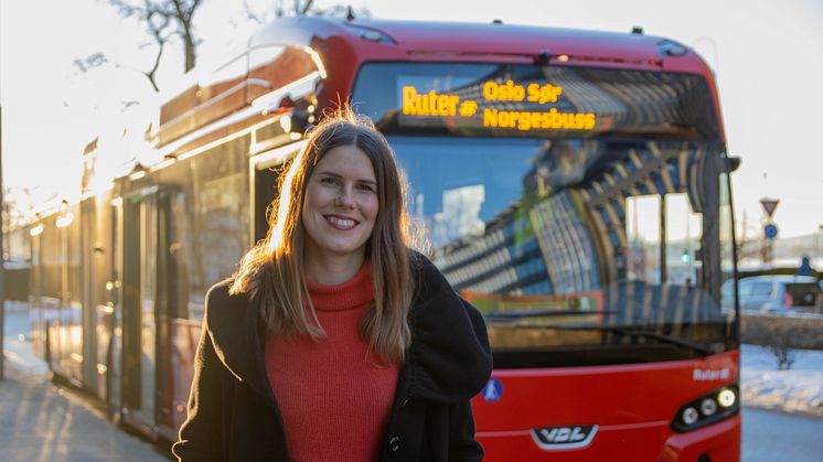 Samferdselsbyråd Sirin Stav (MDG) gleder seg over at all kollektivtransport snart er utslippsfri i Oslo. (Bildet er oppstart av Oslo Sør-kontrakten i januar 2022) 