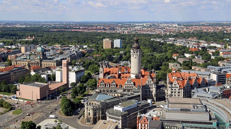 Leipzig-Panorama mit Bundesverwaltungsgericht, Kath. Propsteikirche St. Trinitatis und Neuem Rathaus