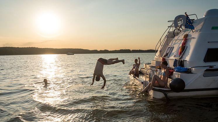 Hausboottour im Ruppiner Seenland: Ferienspaß für die ganze Familie (TMB-Fotoarchiv/Yorck Maecke)
