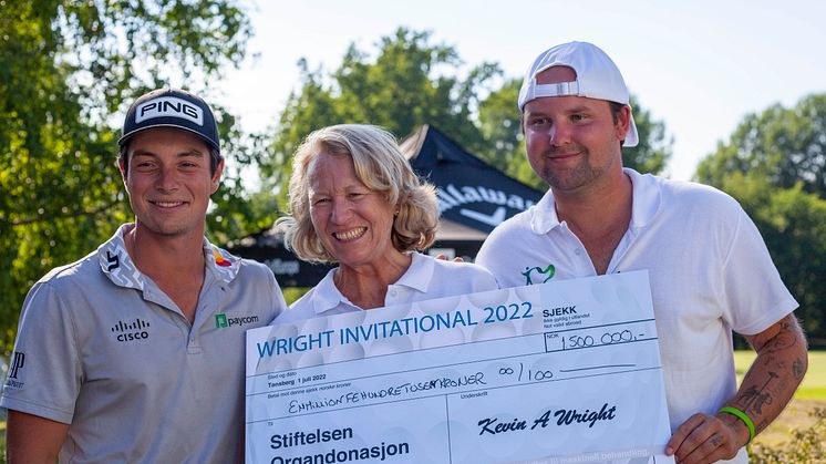 Golfproff Viktor Hovland, daglig leder i Stiftelsen Organdonasjon Hege Lundin Kuhle og golfproff Kevin Wright. 