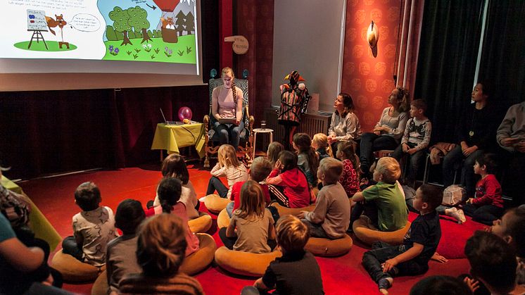  160 barn och pedagoger från förskolor i Tynnered bjuds in till Minibokmässa den 27-29 september med högläsning, författarbesök och teater på Alfons Åbergs Kulturhus i Göteborg. 