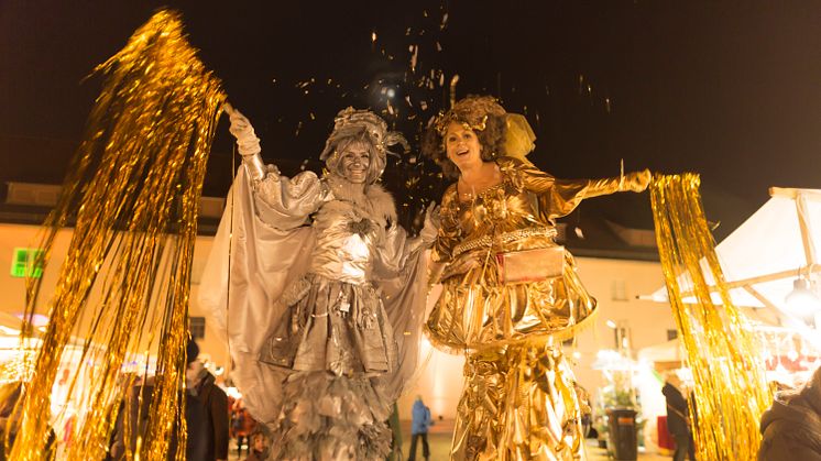 Ein polnischer Sternenmarkt begleitet den Adventsmarkt vom Haus der Brandenburgisch-Preußischen Geschichte. Foto: TMB-Fotoarchiv/Steffen Lehmann. 