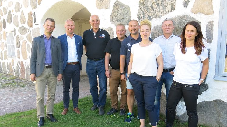 Janne Olofsson verk.chef gymnasieskolan, Jonas Fischer VD Automationsteknik, Robin Gustavsson (KD), Joachim Fors (S), Johan Gunnarsson bit.rektor HTS, Tony Helm rektor YHS , Carina L Malmberg Teknikcollege & Johanna Lindqvist bit.rektor Jacobsskolan