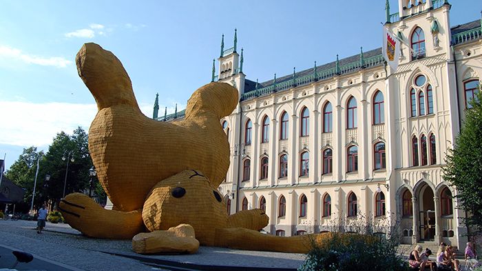 ​Örebro stadsbibliotek arrangerar #openartpoetry 14 juni–6 september