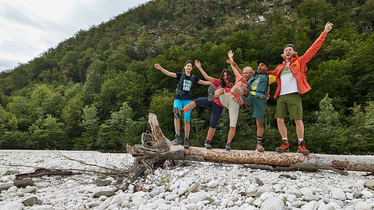 Raus in die Natur! Mit funktionellen Hiking-Shorts macht das Wandern auch bei hochsommerlichen Temperaturen Spaß.