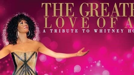 Belinda Davids i rollen som Whitney Houston i föreställningen Greatest Love of All