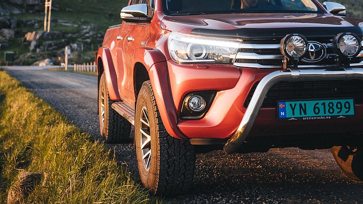 Selges: Toyota Hilux D-Cab 4WD SR+ Arctic Truck 35"