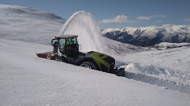 Storhandel: Til kommende vintersesong har Presis Vegdrift bestilt fire CLAAS XERION 5000 TRAC VC. Her er en demomaskin avbildet under testing våren 2022.