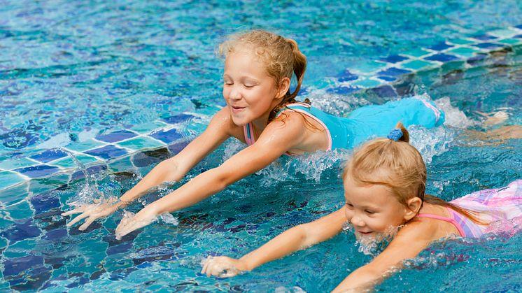 ​Endast 56 % av alla barn i åldern 4-17 år är simkunniga
