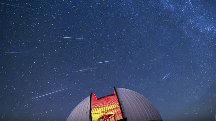 Perseiderna syns som stjärnfall på natthimlen (Bild: NASA)