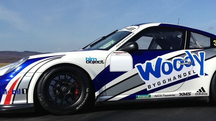 Woody Bygghandel huvudsponsor till Ola Nilsson i Porsche Carrera Cup 2013