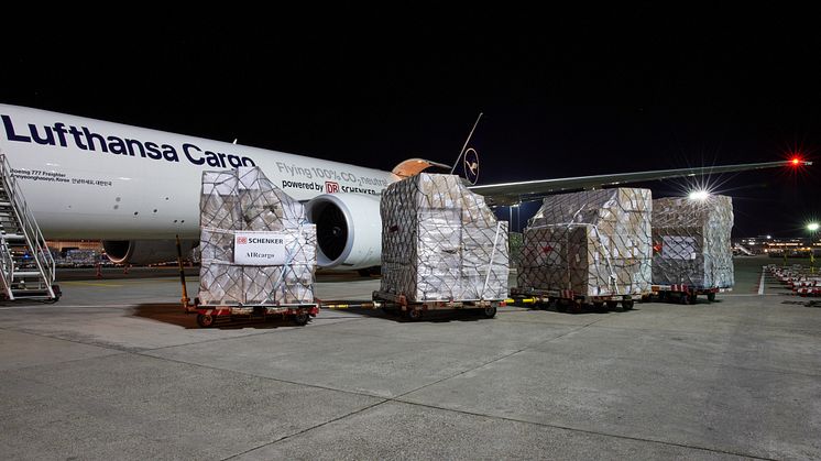 DB Schenker Sendung mit Lenovo Produkten in Frankfurt. (Photo: Lufthansa Cargo / Oliver Roesler)