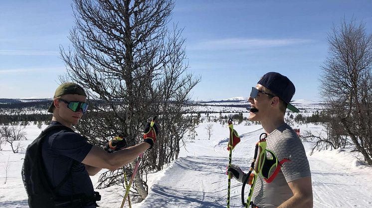 När de unga åkarna testar sin gränser i insamlingen till Rädda Barnen hoppas de på samma fina väder som förra året.