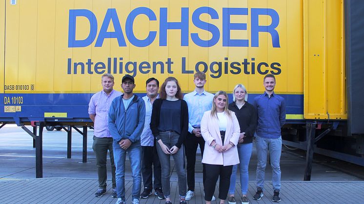 Der neue Ausbildungsjahrgang im DACHSER Logistikzentrum Gersthofen mit Florian Pioch, DACHSER Expert Network Operations