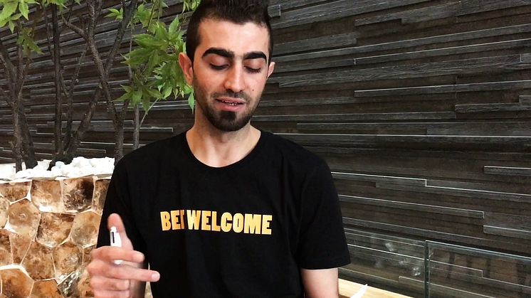 Mustafa Alkhateeb från Syrien blev biodlare i Säffle