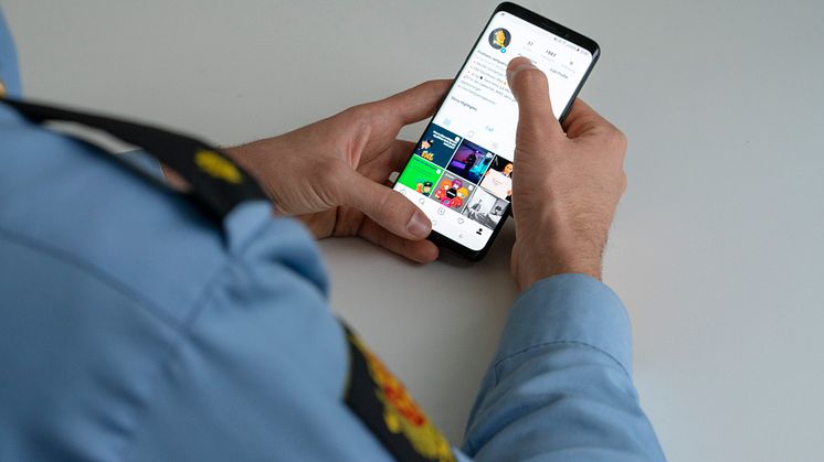 Mobiltelefoni er med politiet overalt. Telia er valgt som deres primærleverandør. Foto: Politiet